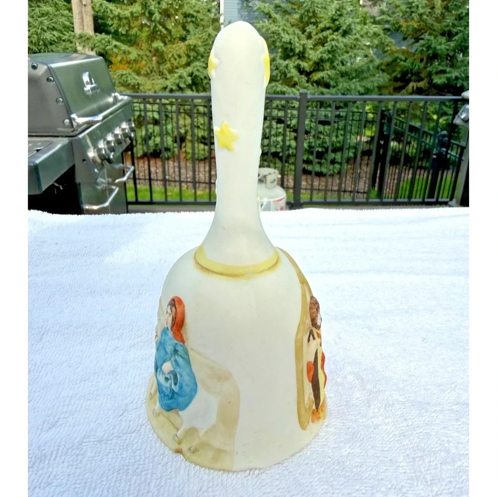1985 Nativity Scene Porcelain Bell Jesus Mary Joseph Manger Vintage Christmas